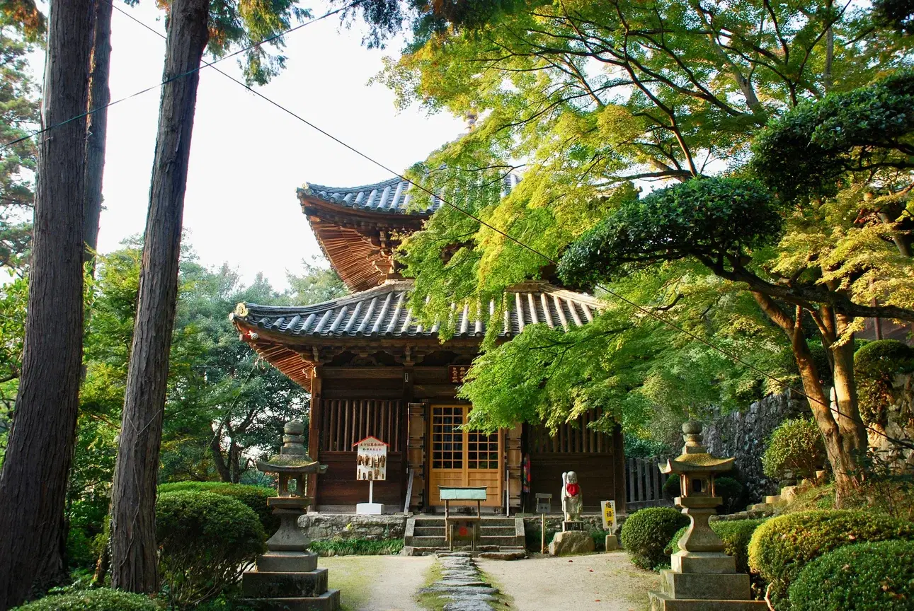 A view of a house in Honmachi, Japan