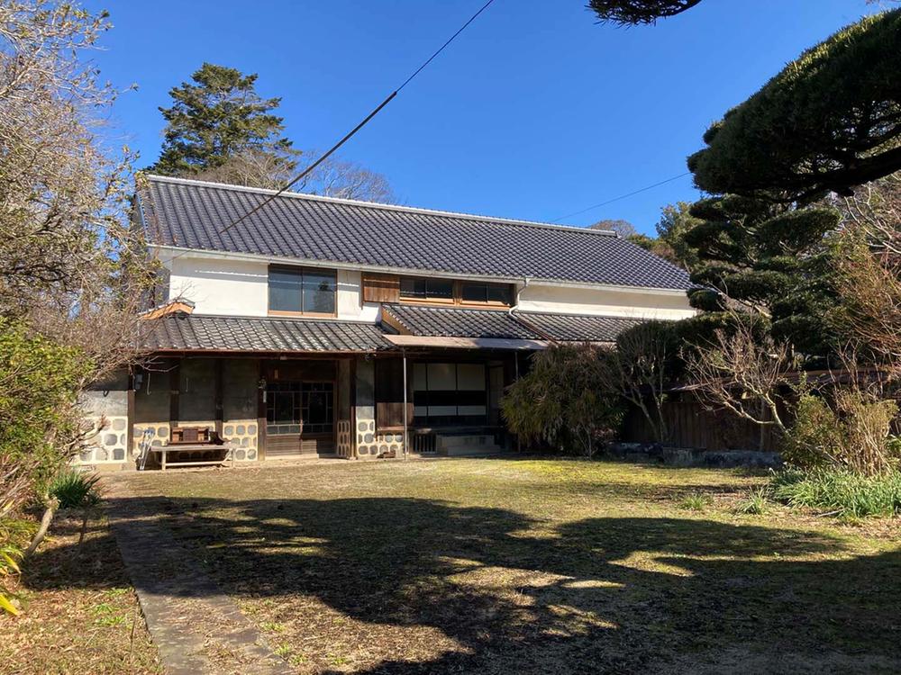 This 150-year-old traditional Japanese house is full of character and charm