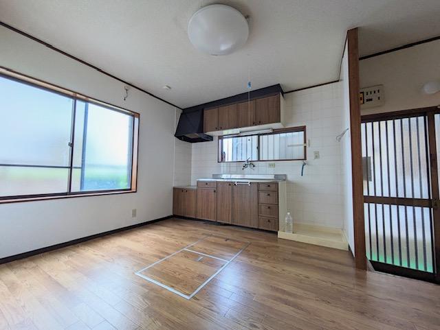 This 3-bedroom, 1-dining room, and 1-kitchen house is located in 7 Kitakarasuyama, Setagaya-ku, Tokyo