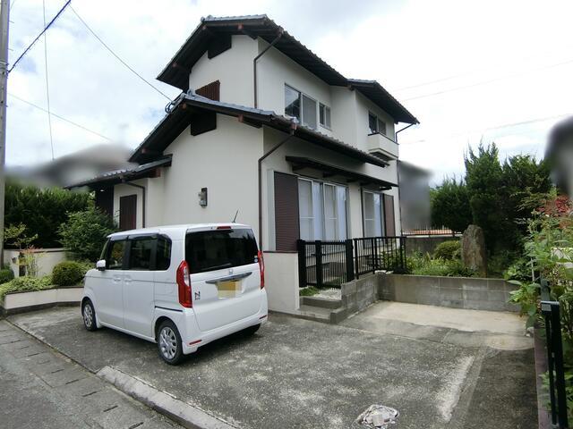 This 40-year-old house is located in a quiet residential area facing South