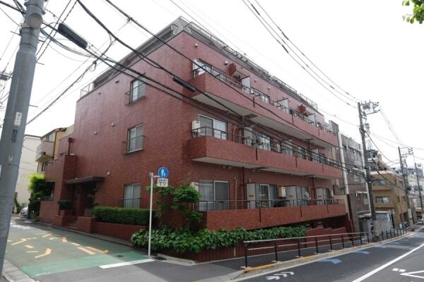 This 1K condo is a 5-minute walk from Waseda Station on the Toden Arakawa Line in Mejirodai 1-chome, Bunkyo-ku, Tokyo