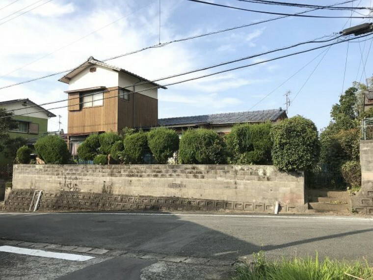 This 54-year-old house is located in the Miike Elementary School and Reki Wood Junior High School area