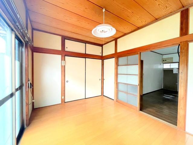 This 4-bedroom, 1-dining room, and 1-kitchen home is located in Shin-Toride, Toride City, Ibaraki Prefecture