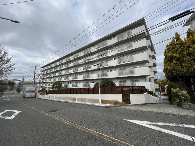 This 1-room condo is located in Toyonaka City, Osaka Prefecture