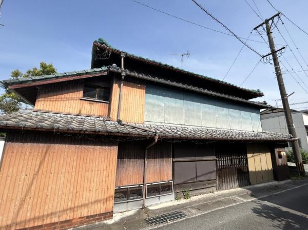 This 72-year-old wooden two-story house is a rare find, allowing you to experience traditional Japanese living in a nostalgic atmosphere