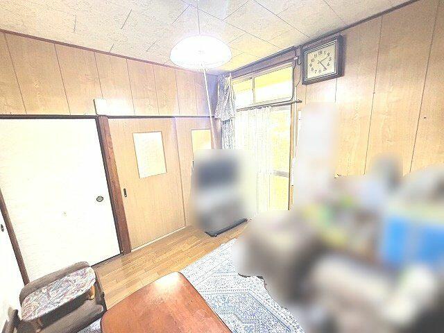 This 3-bedroom, 1-dining room, and 1-kitchen home is located in Moriguchi City, Osaka Prefecture