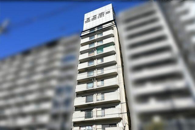 This 1-room condo is located in Yodogawa-ku, Osaka City, Osaka Prefecture