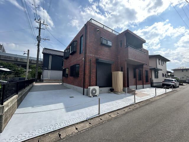 This 26-year-old RC house is located in the heart of Ogori City, Fukuoka Prefecture