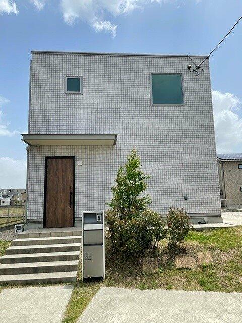 This 3-year-old house is unoccupied and ready for immediate occupancy