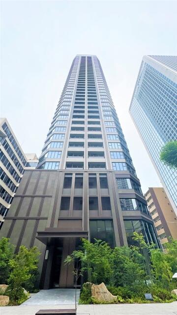 This 1-year-old reinforced concrete condo is located in Minami Honmachi 2-chome, Chuo Ward, Osaka City, Osaka Prefecture