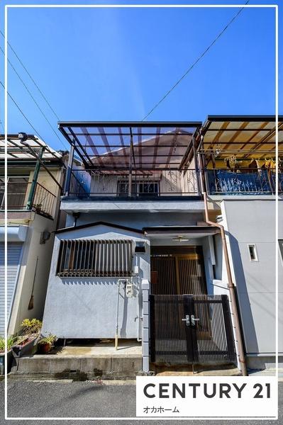 This 55-year-old house is located in Kita-Jo, Daito