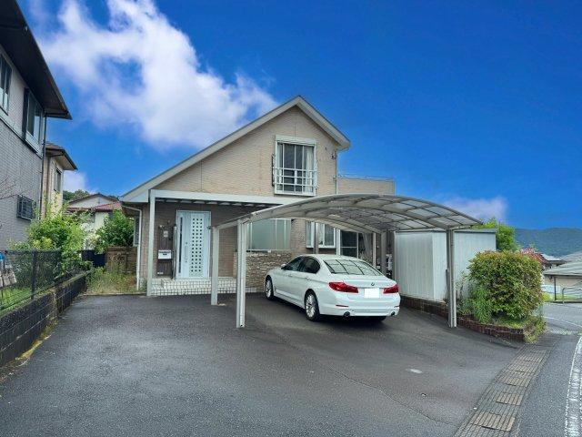 This 3-bedroom, 1-living room, 1-dining room, and 1-kitchen house is located in a quiet residential area with little traffic, making it safe for children to walk around