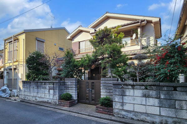 This 34-year-old house is ideal for families, featuring four bedrooms, four Japanese-style rooms (washitsu), and ample storage space in each room