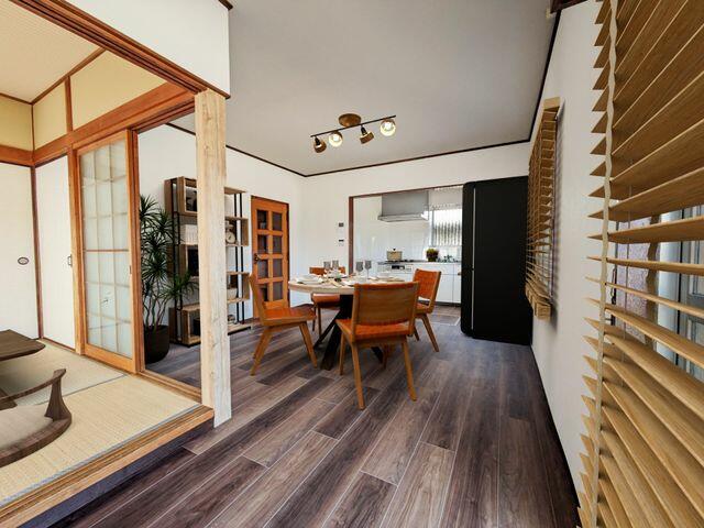 This 40-year-old wooden structure features 4 bedrooms, 1 living room, 1 dining room, and 1 kitchen