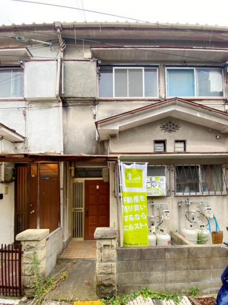 This 3-bedroom, 1-dining room, and 1-kitchen home is a 46-year-old wooden 2-story house