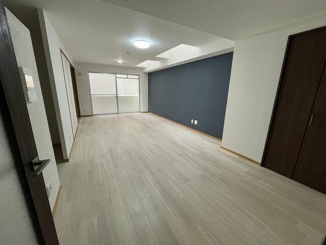 This 3-bedroom, 1-living room, 1-dining room, and 1-kitchen condo is located in 1-chome Muko no Sato, Amagasaki City, Hyogo Prefecture