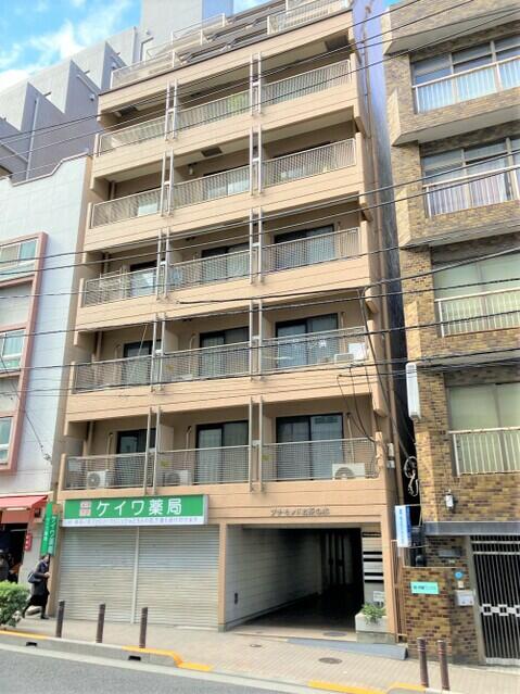 This 36-year-old corner unit condo is currently rented out for ¥1,320,000 annually (monthly rent: ¥110,000), yielding approximately 7