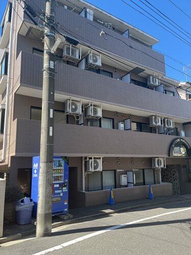 This 1K condo is located in Akatsuka 4-chome, Itabashi-ku, Tokyo and is a 12-minute walk from Narimasu Station on the Tobu Tojo Line