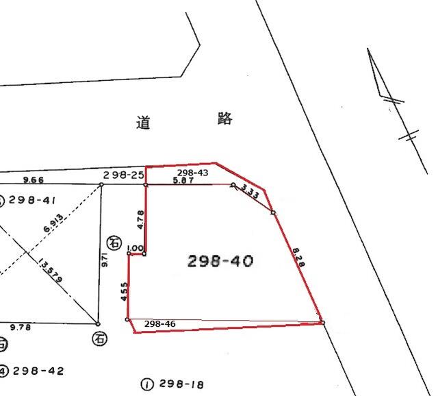 This 4-bedroom, 1-living room, 1-dining room, and 1-kitchen home is located in a quiet residential area in Toyoshiki, Kashiwa City, Chiba Prefecture