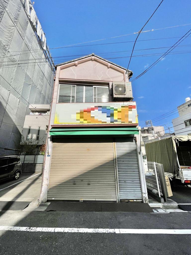 This 63-year-old, one-room, two-story wooden house is located in Ryusen 3, Taito-ku, Tokyo